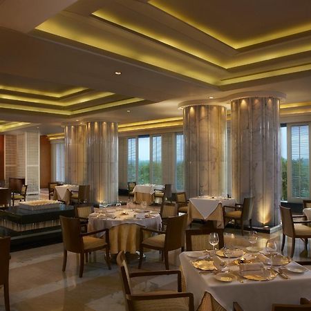 The Leela Ambience Gurugram Hotel & Residences - The Luxury Urban Sanctuary Ґурґаон Інтер'єр фото The restaurant