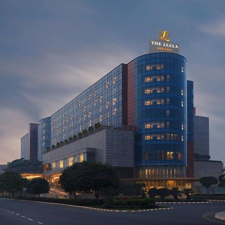 The Leela Ambience Gurugram Hotel & Residences - The Luxury Urban Sanctuary Ґурґаон Екстер'єр фото The hotel at night
