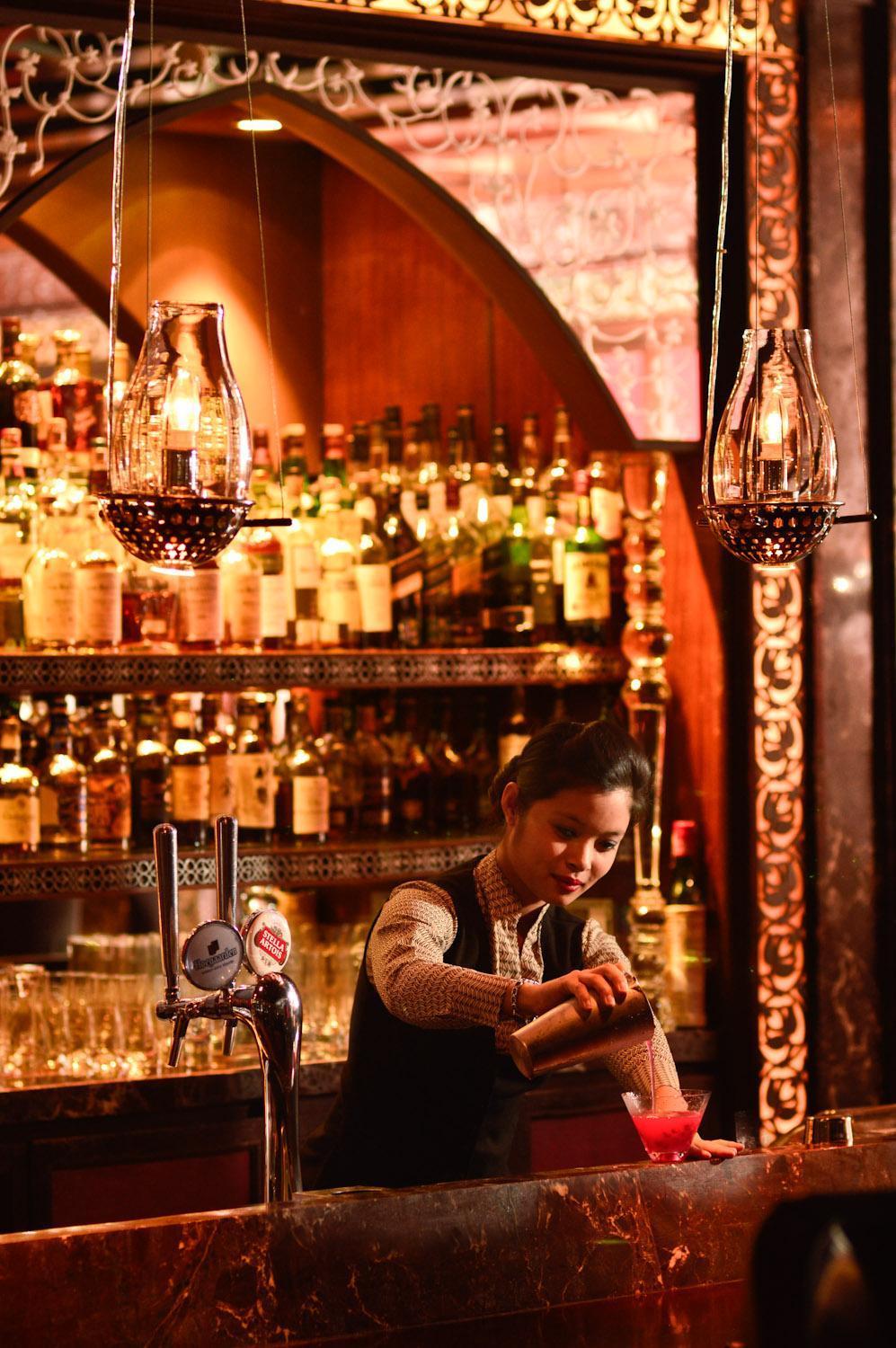 The Leela Ambience Gurugram Hotel & Residences - The Luxury Urban Sanctuary Ґурґаон Екстер'єр фото The bar at the Monkey Bar