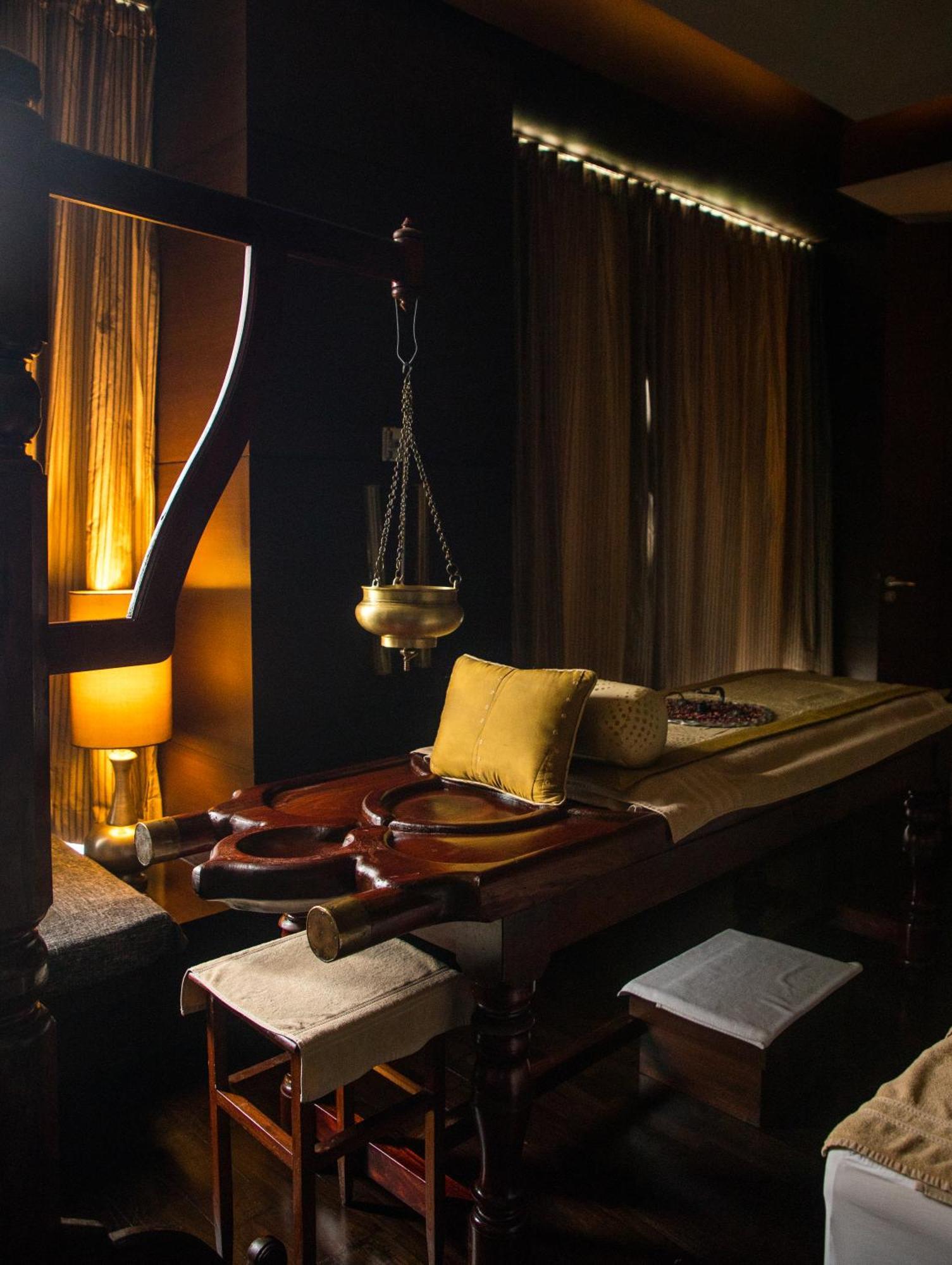 The Leela Ambience Gurugram Hotel & Residences - The Luxury Urban Sanctuary Ґурґаон Екстер'єр фото Ayurvedic massage table