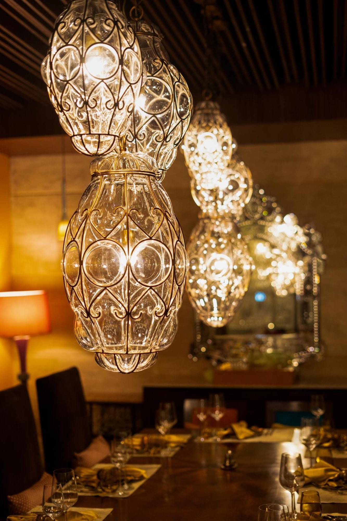 The Leela Ambience Gurugram Hotel & Residences - The Luxury Urban Sanctuary Ґурґаон Екстер'єр фото A lamp