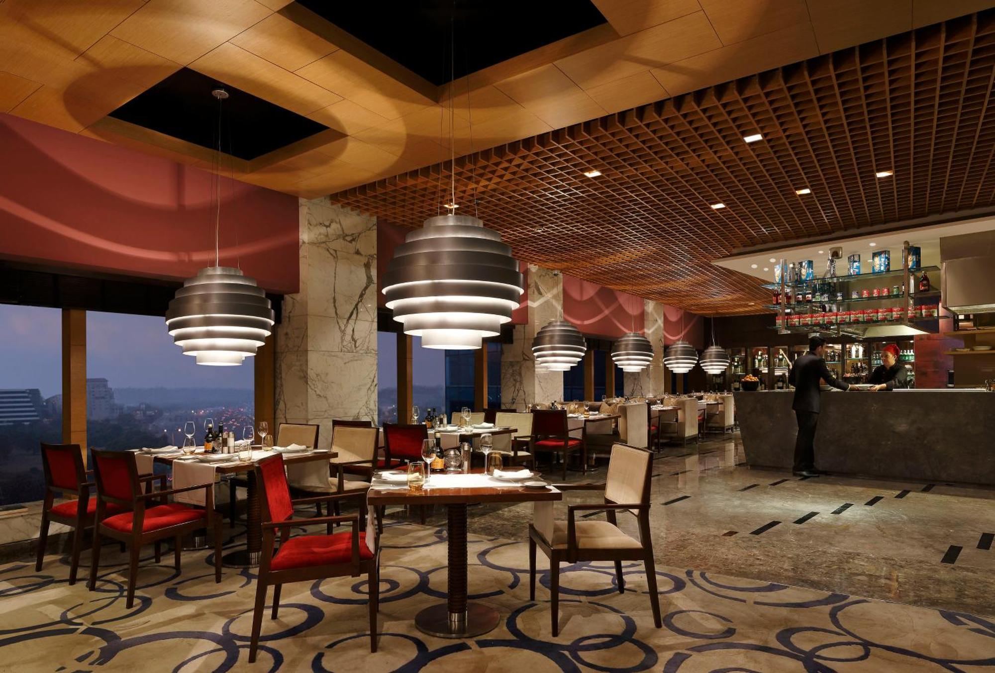 The Leela Ambience Gurugram Hotel & Residences - The Luxury Urban Sanctuary Ґурґаон Екстер'єр фото The restaurant