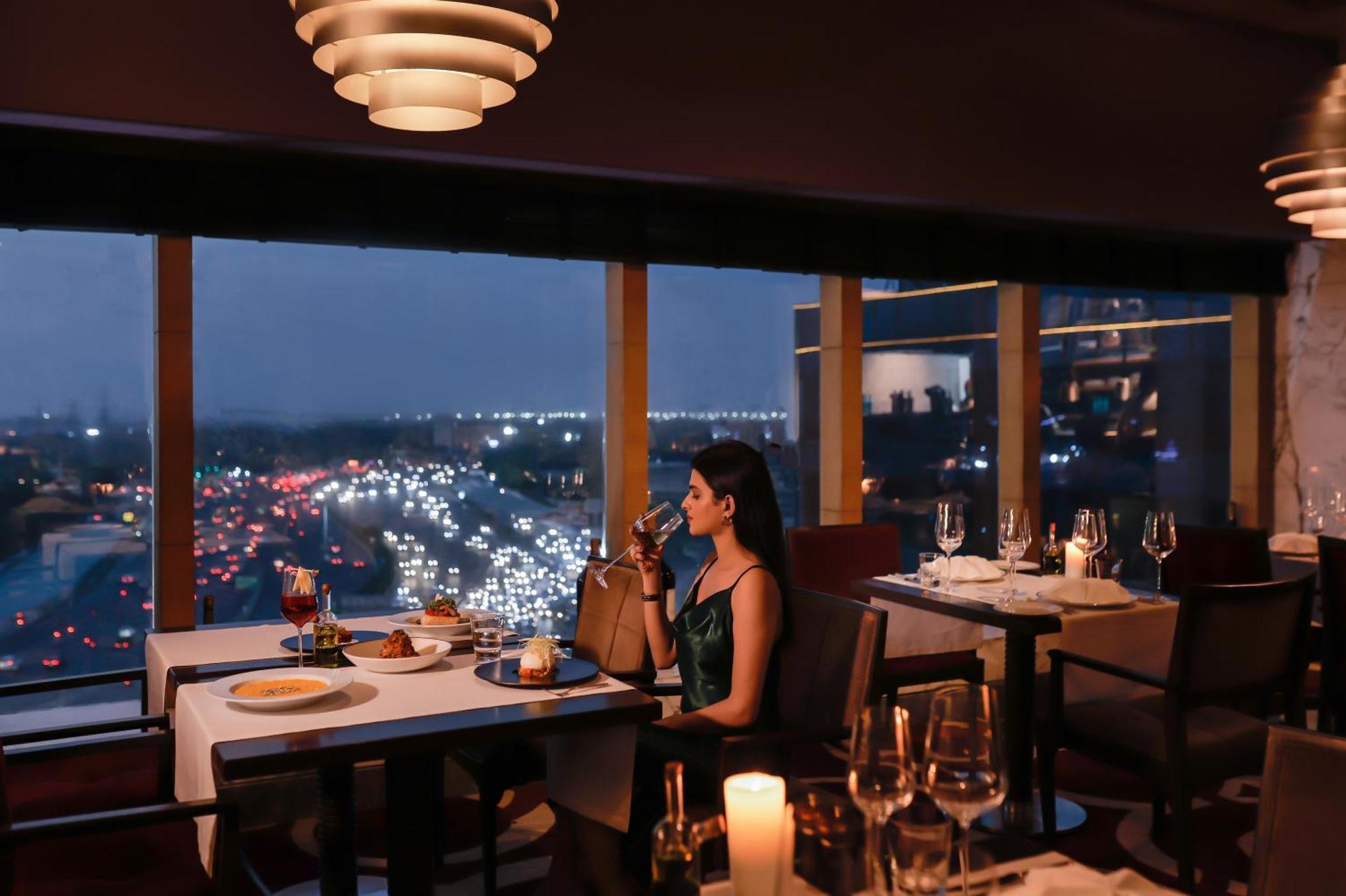 The Leela Ambience Gurugram Hotel & Residences - The Luxury Urban Sanctuary Ґурґаон Екстер'єр фото The View