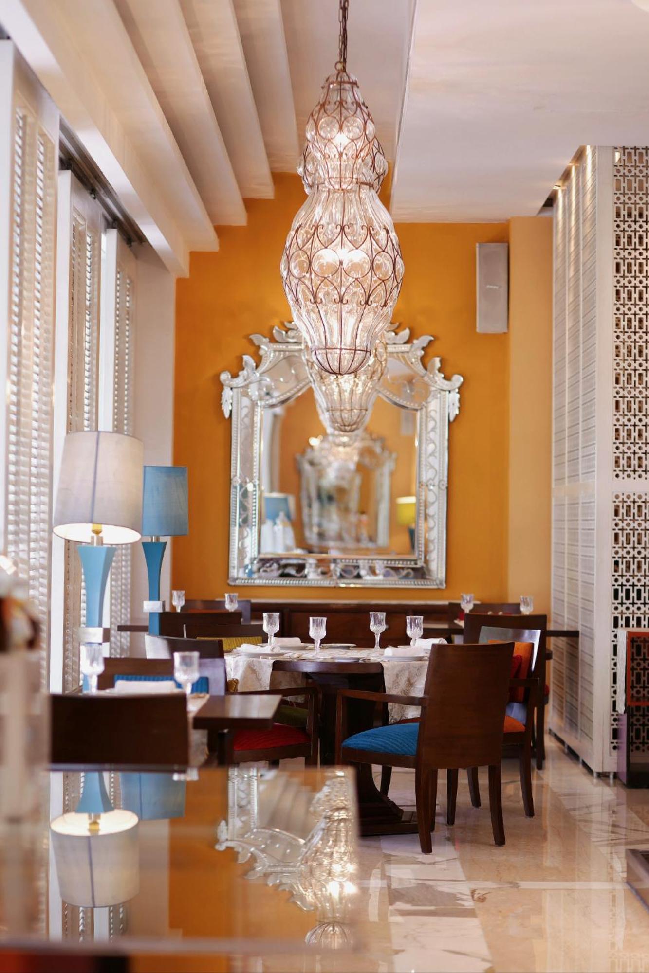 The Leela Ambience Gurugram Hotel & Residences - The Luxury Urban Sanctuary Ґурґаон Екстер'єр фото The restaurant
