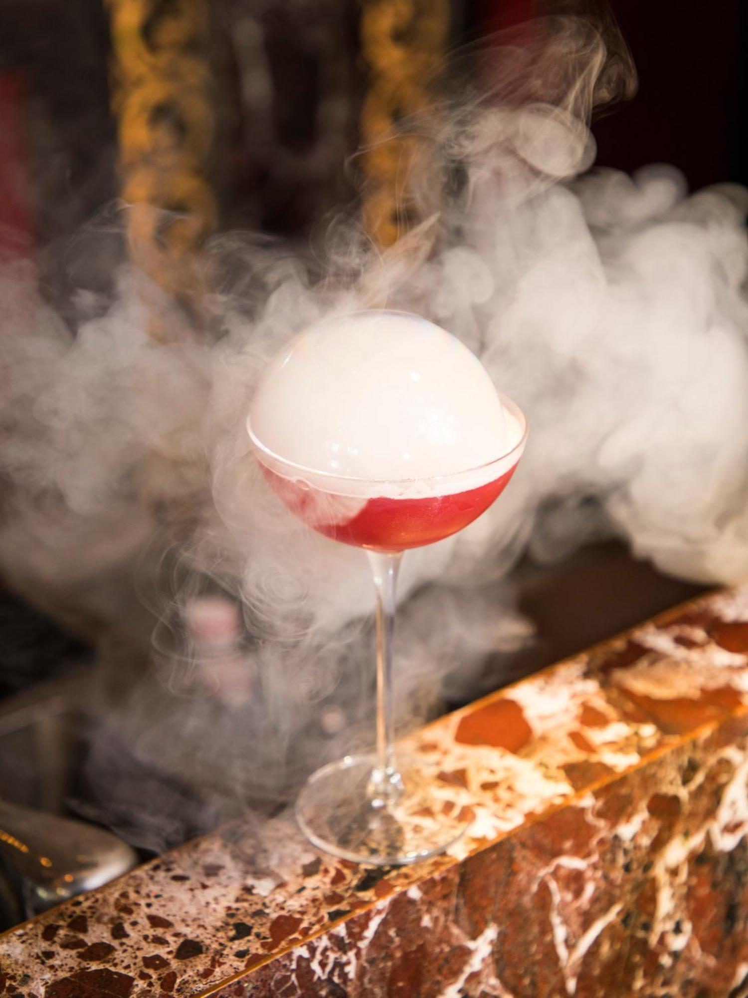 The Leela Ambience Gurugram Hotel & Residences - The Luxury Urban Sanctuary Ґурґаон Екстер'єр фото A dry ice cocktail