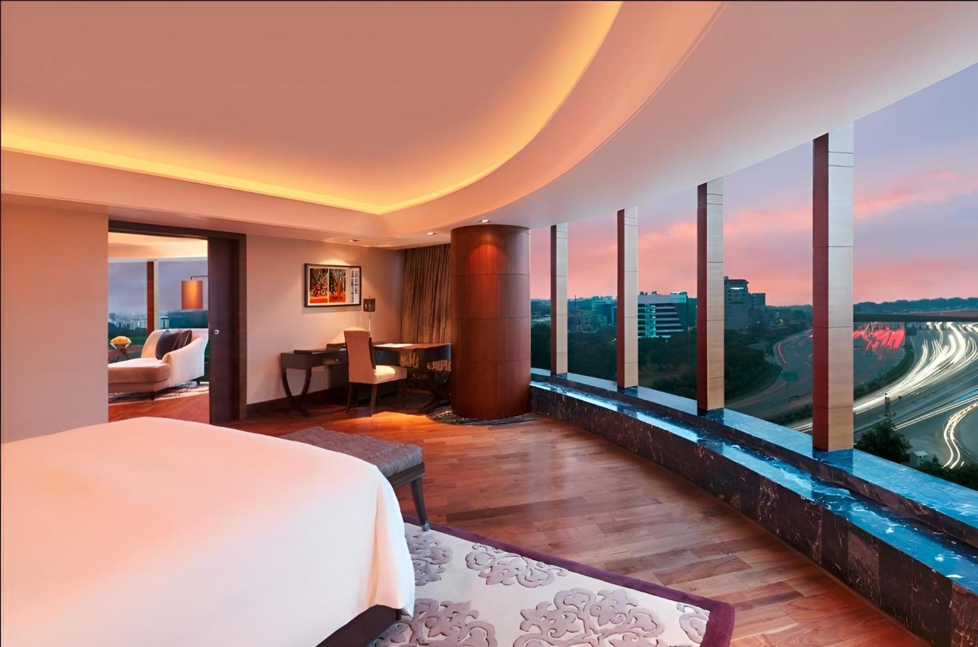 The Leela Ambience Gurugram Hotel & Residences - The Luxury Urban Sanctuary Ґурґаон Екстер'єр фото A suite at the hotel