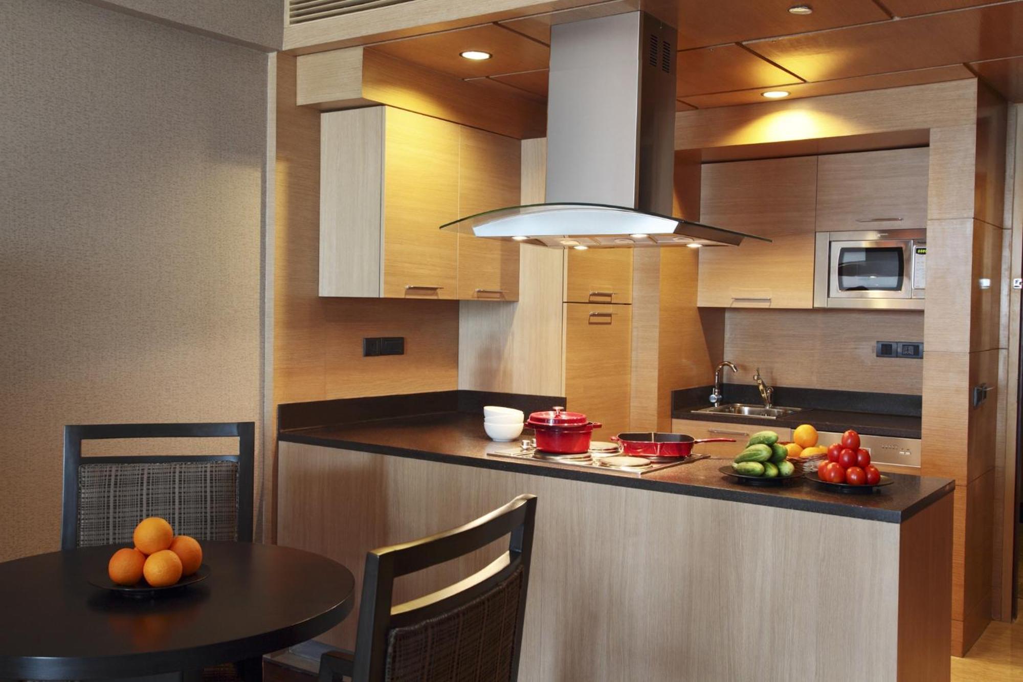 The Leela Ambience Gurugram Hotel & Residences - The Luxury Urban Sanctuary Ґурґаон Екстер'єр фото A modern kitchen