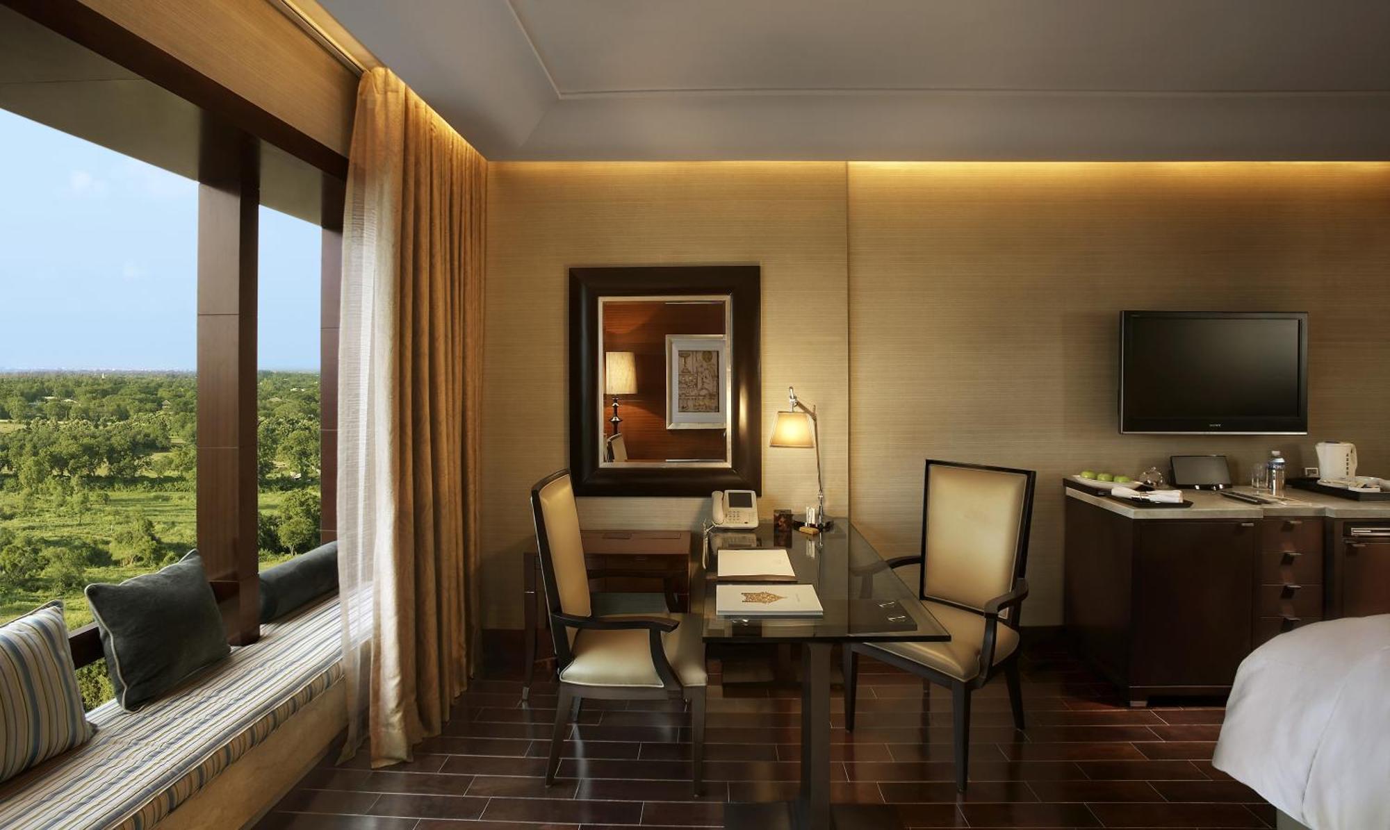 The Leela Ambience Gurugram Hotel & Residences - The Luxury Urban Sanctuary Ґурґаон Екстер'єр фото A room at the Taj Bengal