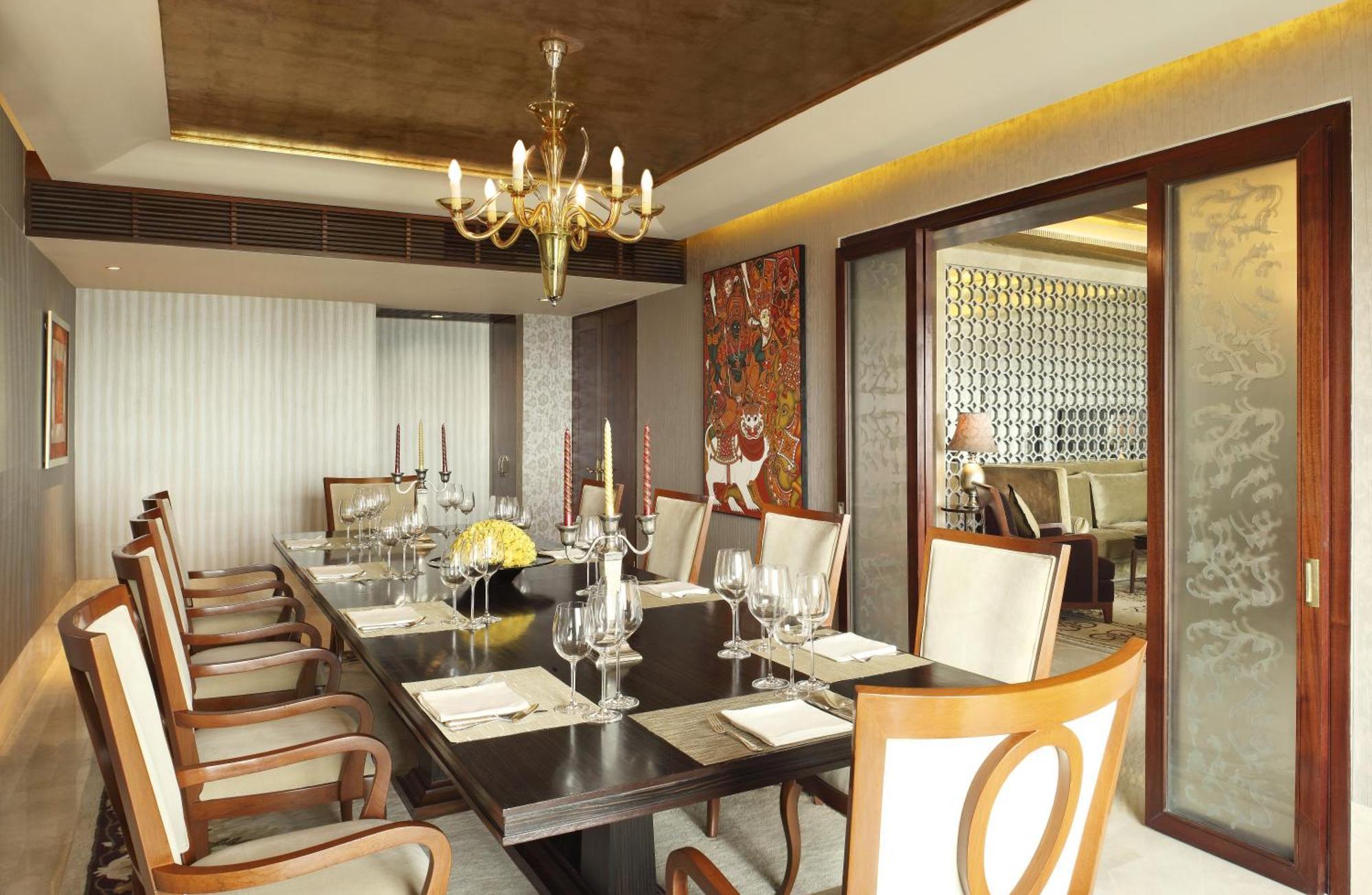 The Leela Ambience Gurugram Hotel & Residences - The Luxury Urban Sanctuary Ґурґаон Екстер'єр фото A dining room