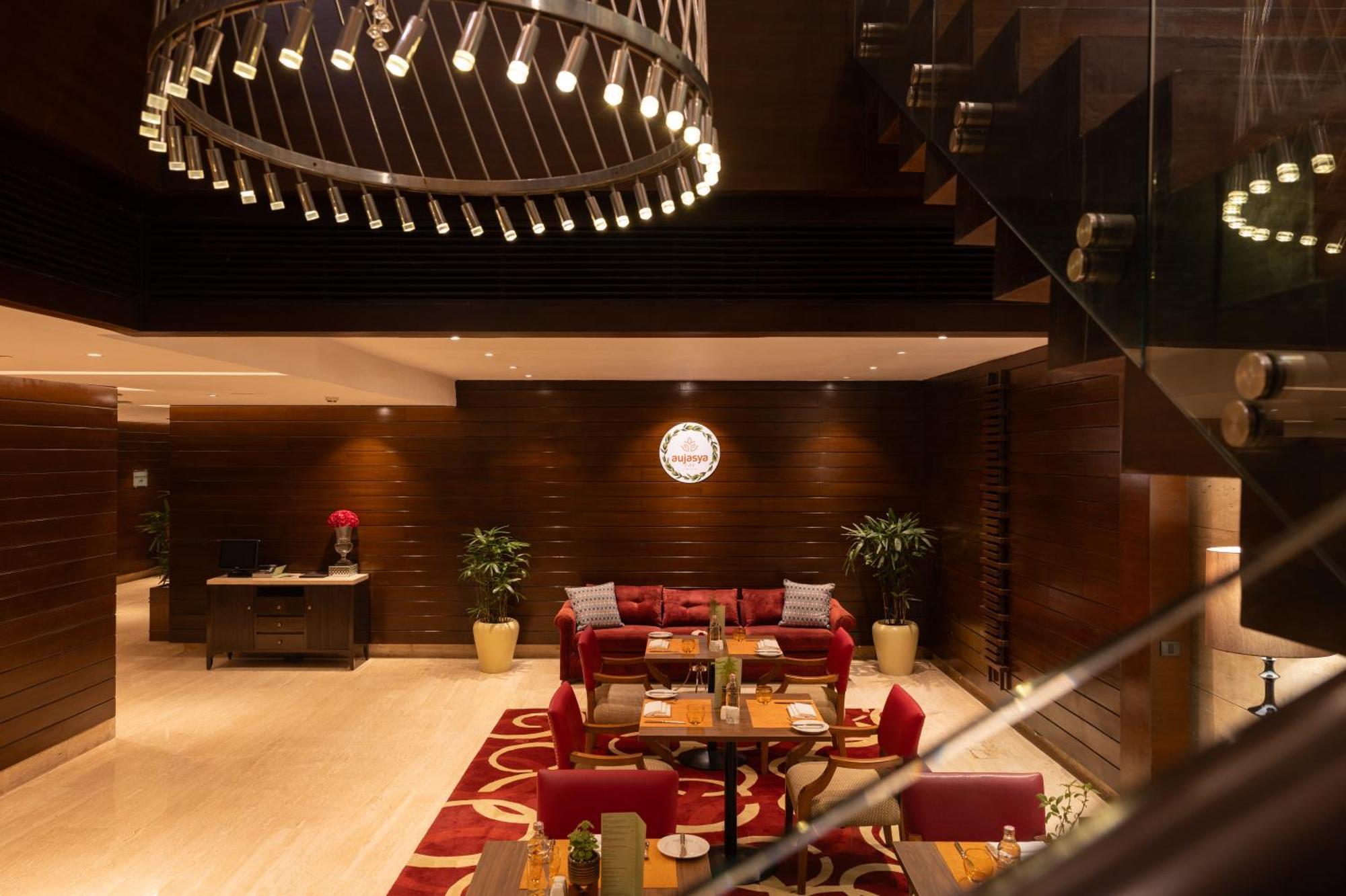 The Leela Ambience Gurugram Hotel & Residences - The Luxury Urban Sanctuary Ґурґаон Екстер'єр фото Lobby