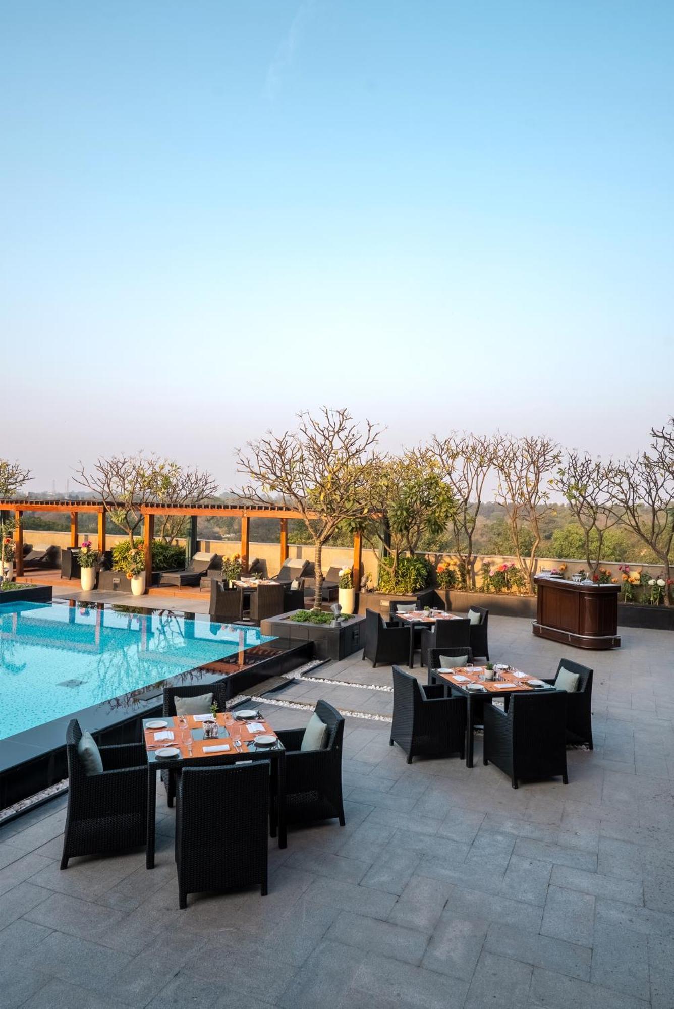 The Leela Ambience Gurugram Hotel & Residences - The Luxury Urban Sanctuary Ґурґаон Екстер'єр фото The Park, New Delhi