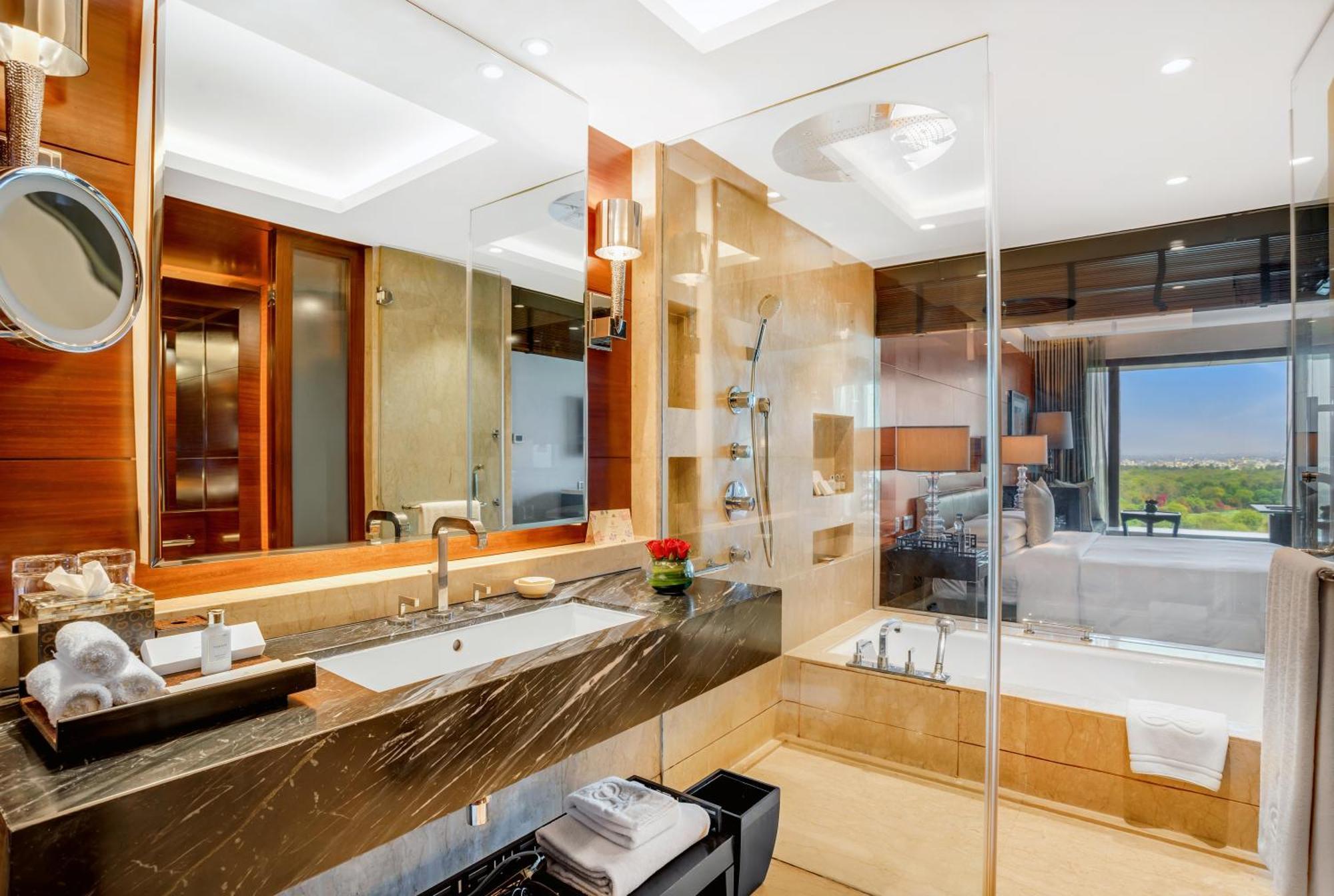 The Leela Ambience Gurugram Hotel & Residences - The Luxury Urban Sanctuary Ґурґаон Екстер'єр фото