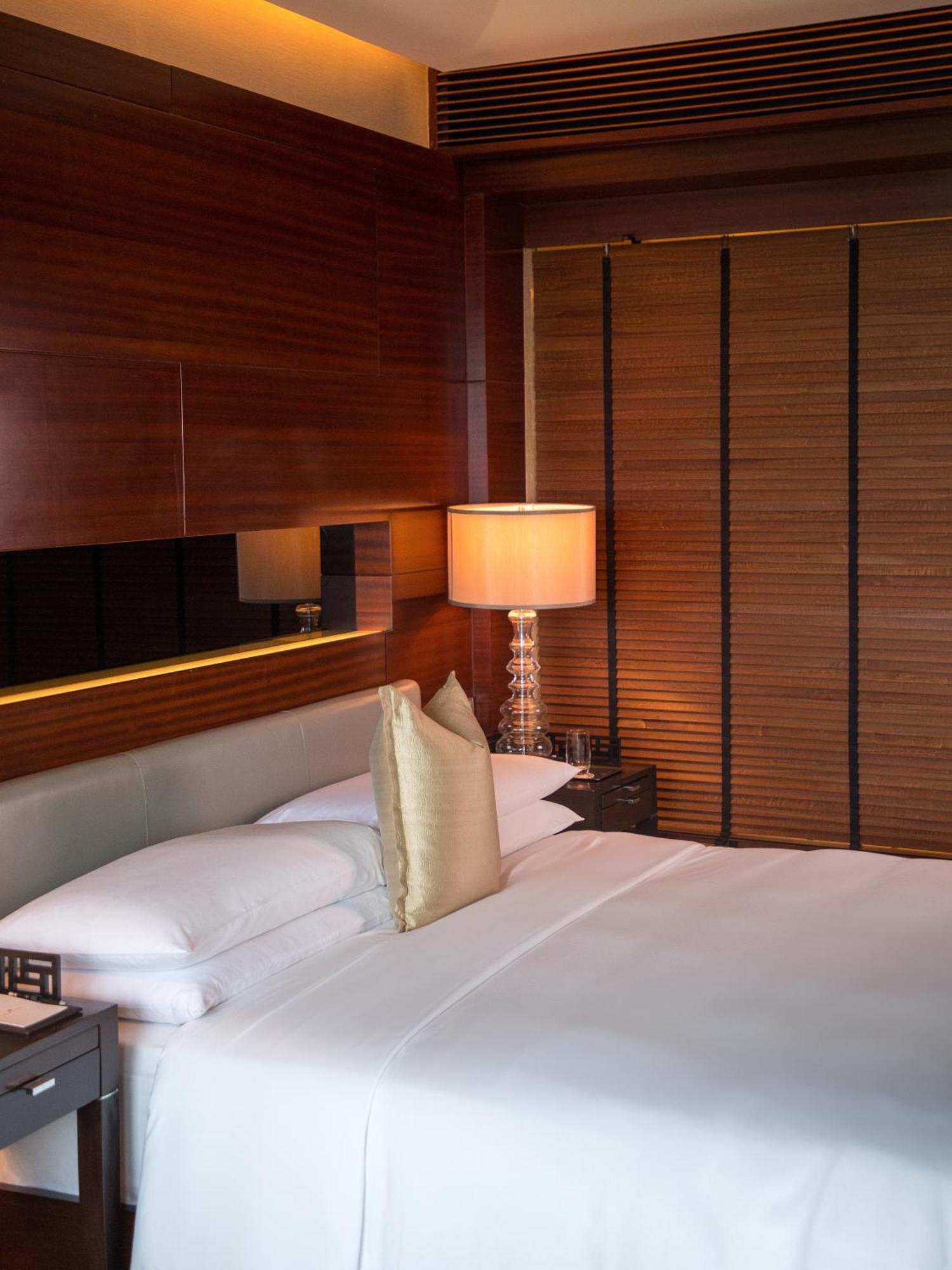 The Leela Ambience Gurugram Hotel & Residences - The Luxury Urban Sanctuary Ґурґаон Екстер'єр фото