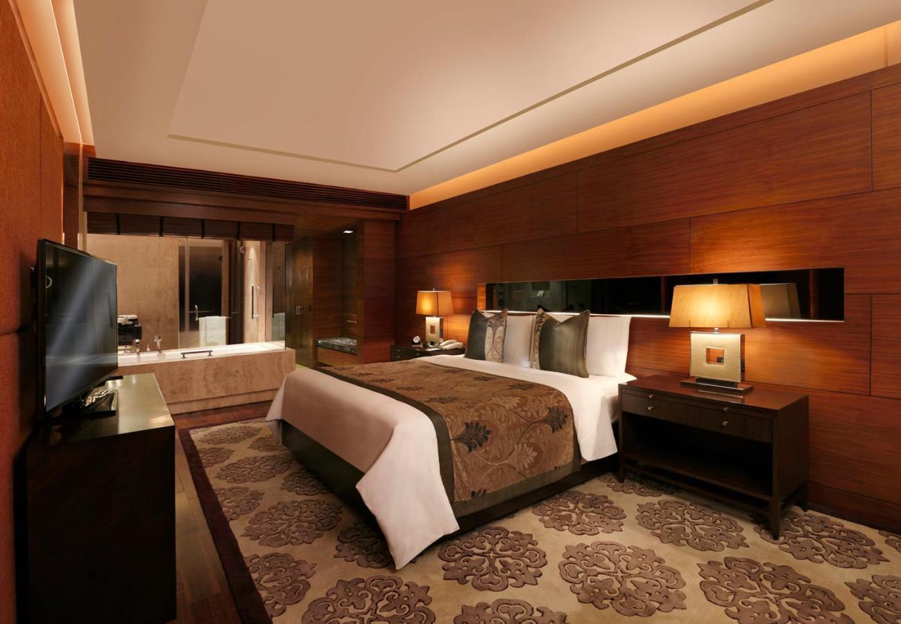 The Leela Ambience Gurugram Hotel & Residences - The Luxury Urban Sanctuary Ґурґаон Екстер'єр фото