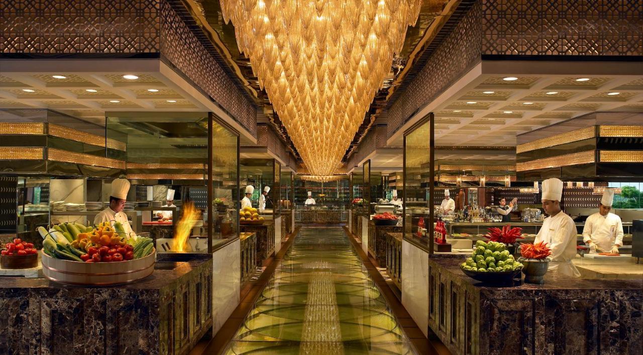 The Leela Ambience Gurugram Hotel & Residences - The Luxury Urban Sanctuary Ґурґаон Екстер'єр фото The Live Kitche